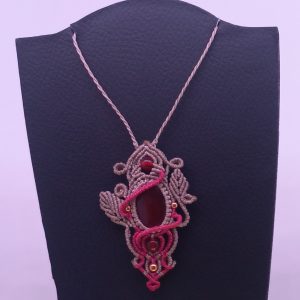 collier red agate