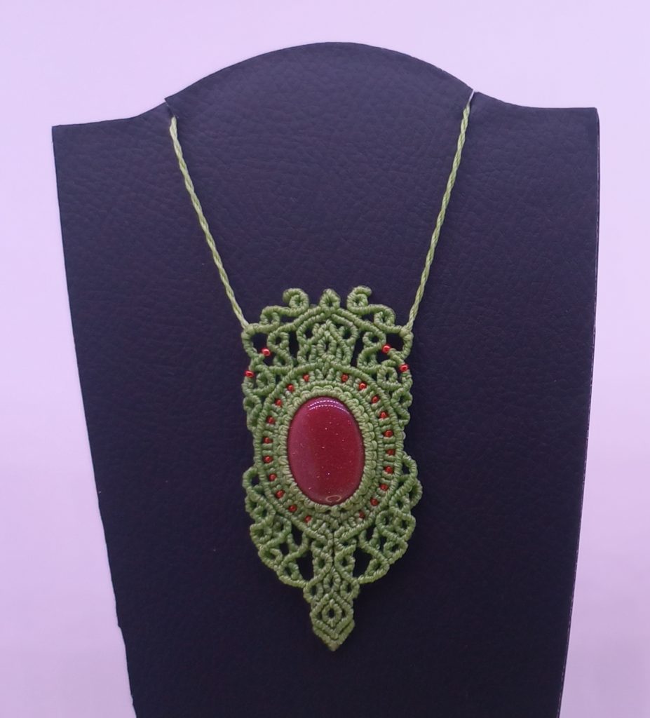 collier gold stone