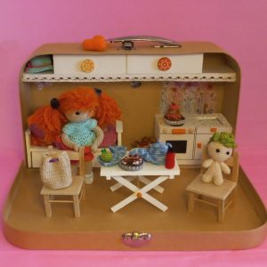 Poupée-valise rousse