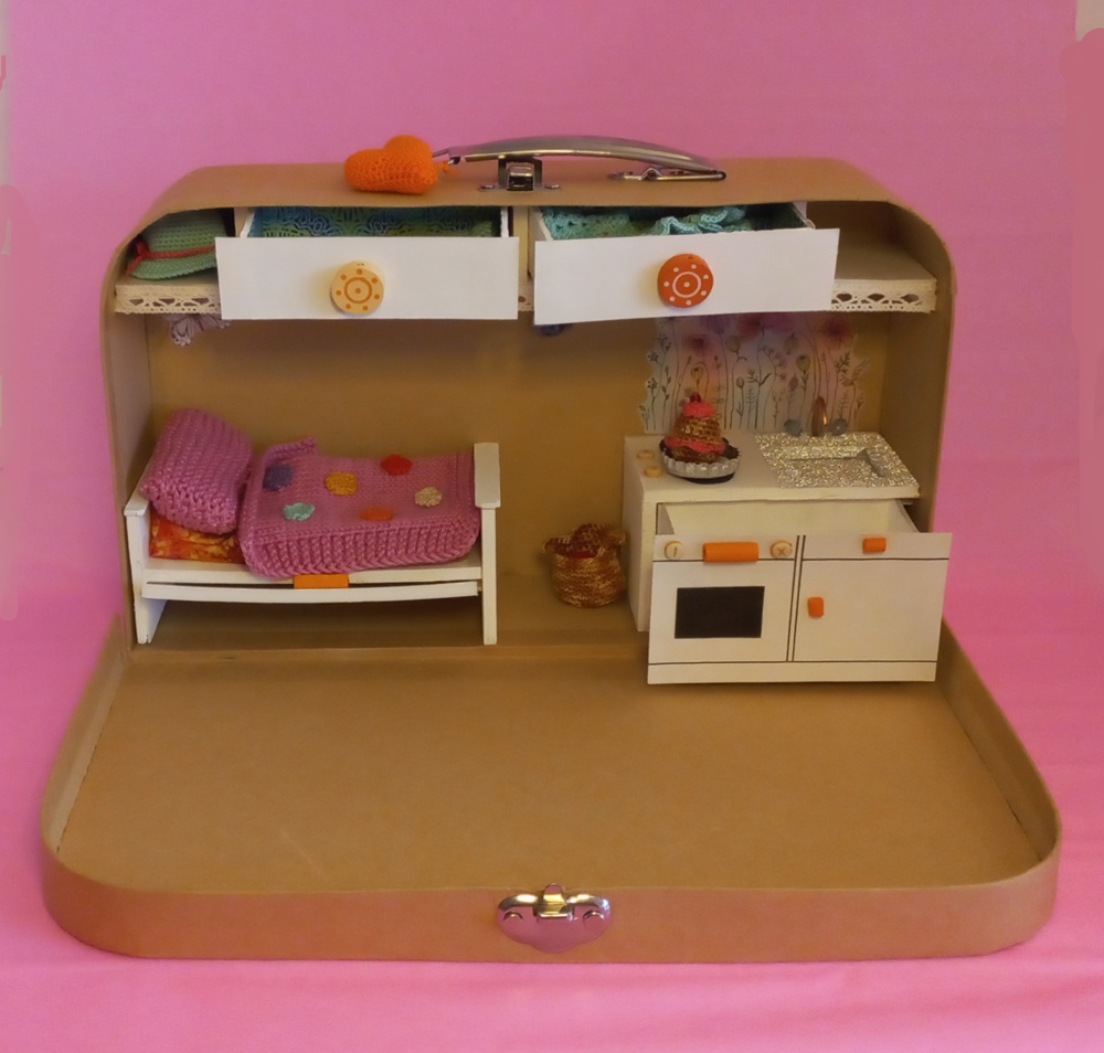 Poupée-valise rousse