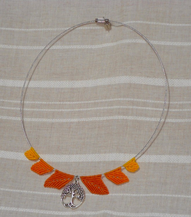 Collier feuilles mandarine