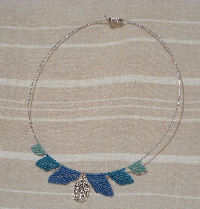 Collier feuilles denim