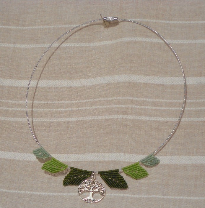 Collier feuilles green